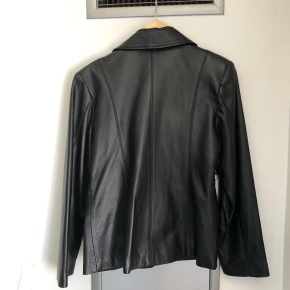 Identify leather collared jacket - Picture 2 of 9